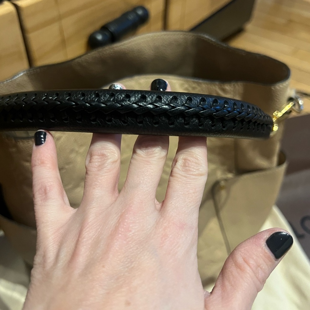 🥳SALE 🥳LIKE NEW AUTHENTIC LOUIS VUITTON CROSSBODY/TOP HANDLE BAG💕🥰❤️ - Picture 4 of 16